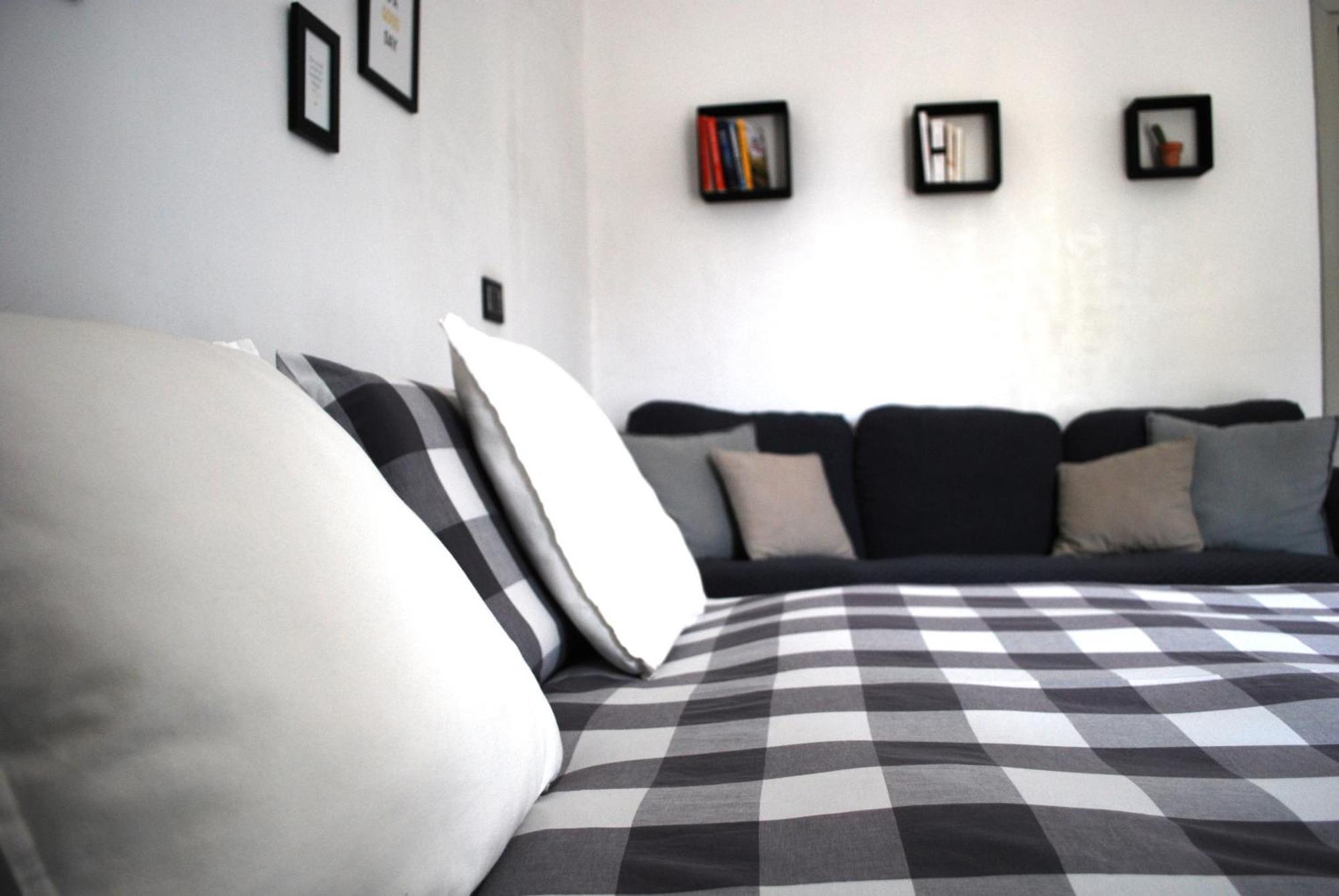 Le Stanze Di Alicam Bed and Breakfast Arona Exteriör bild