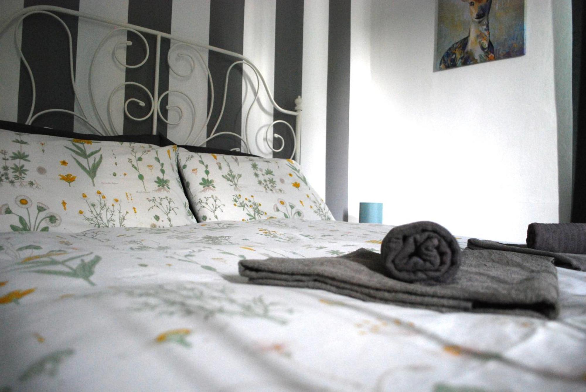 Le Stanze Di Alicam Bed and Breakfast Arona Exteriör bild
