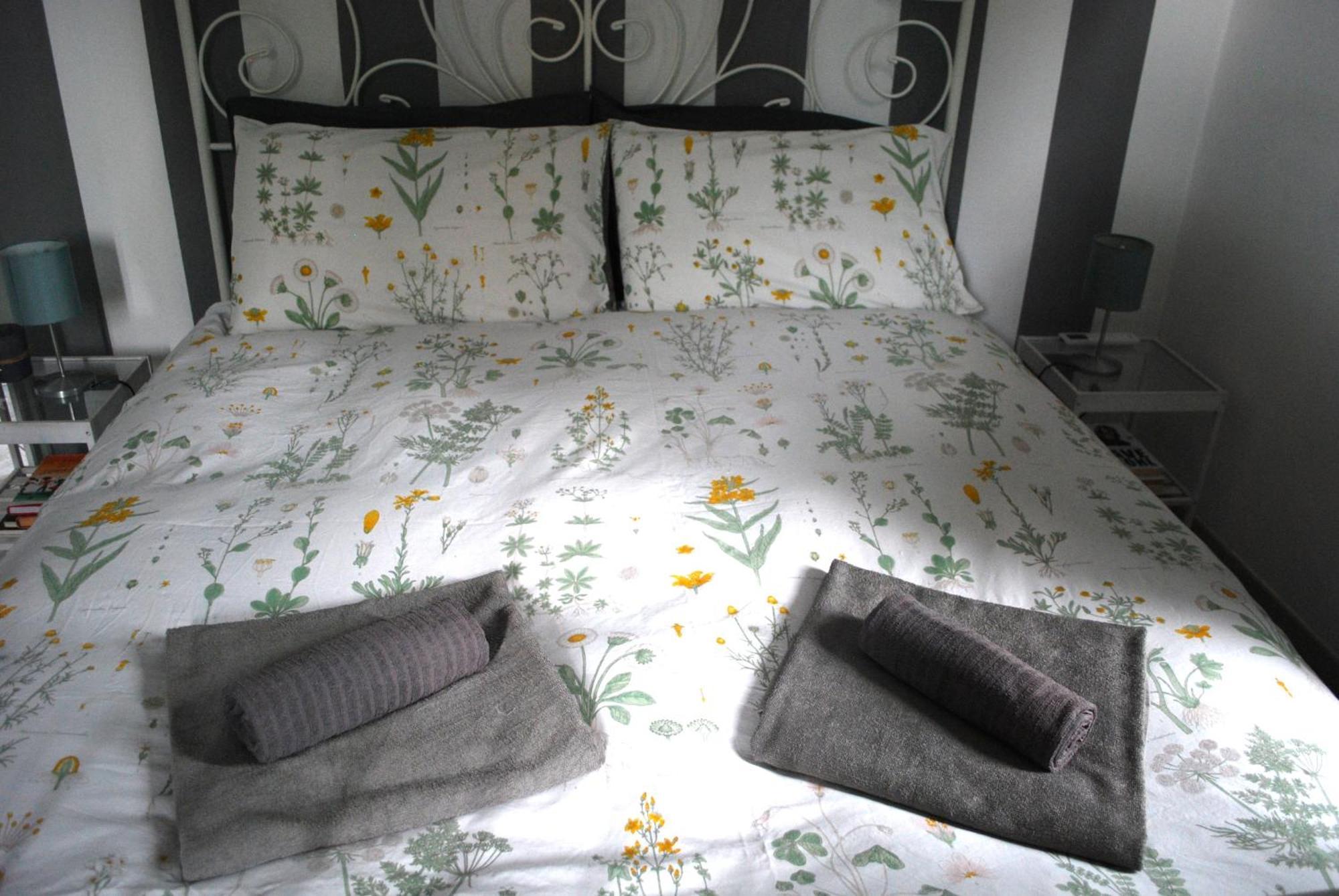 Le Stanze Di Alicam Bed and Breakfast Arona Exteriör bild